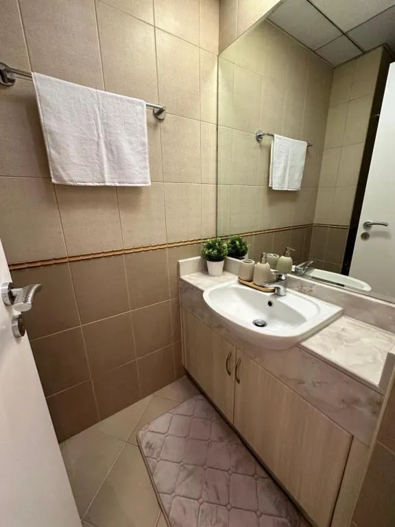 Modern Dubai Marina Apartment - 2