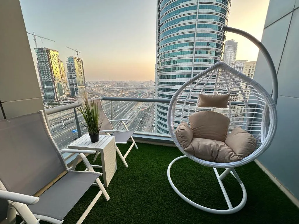 Modern Dubai Marina Apartment - 3