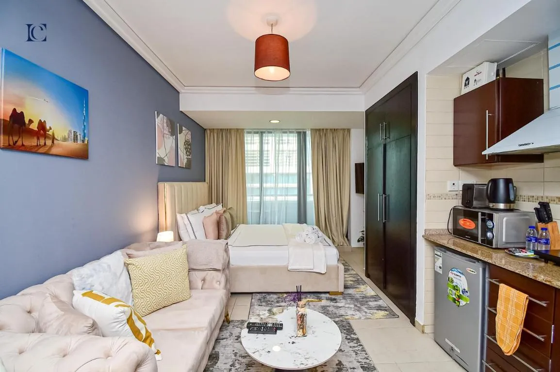 Modern Studio Apt – Metro, Beach & Mall mins away – CHR