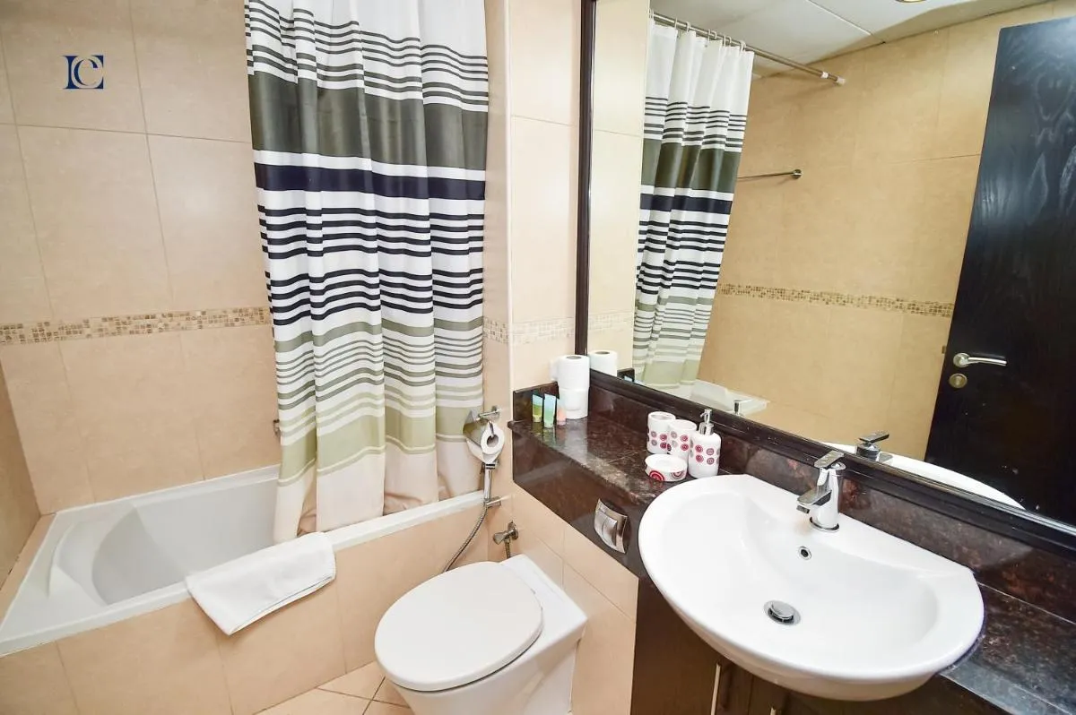 Modern Studio Apt – Metro, Beach & Mall mins away – CHR - 3