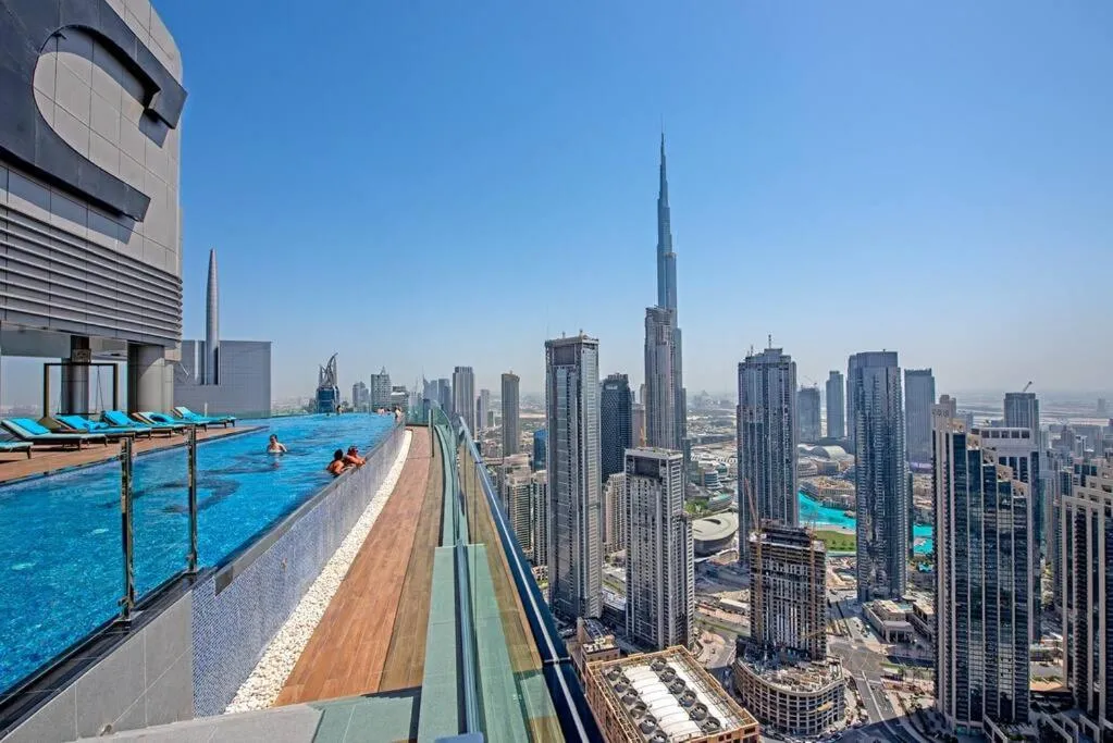 Opulent Hollywood Styled Flat in Paramount Tower - 2