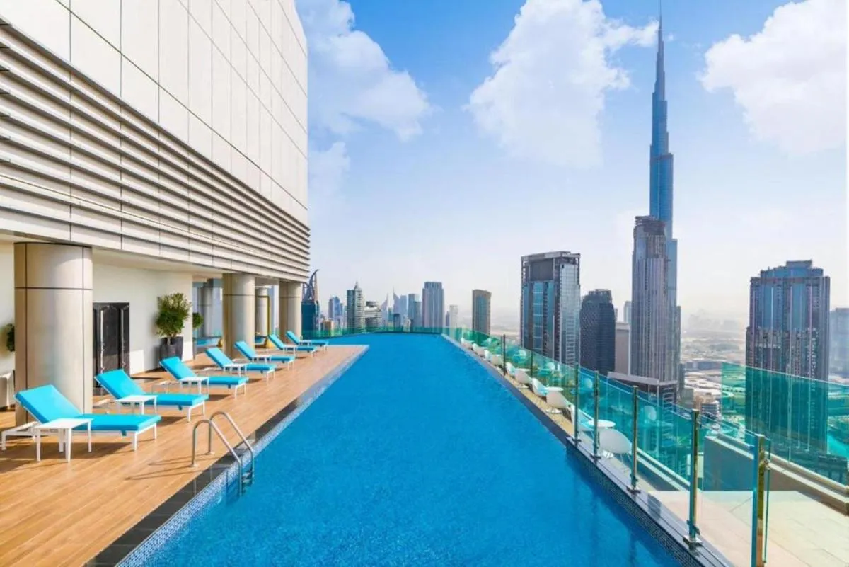 Paramount Home Midtown Apartments with Infinity Sky Pool - 3