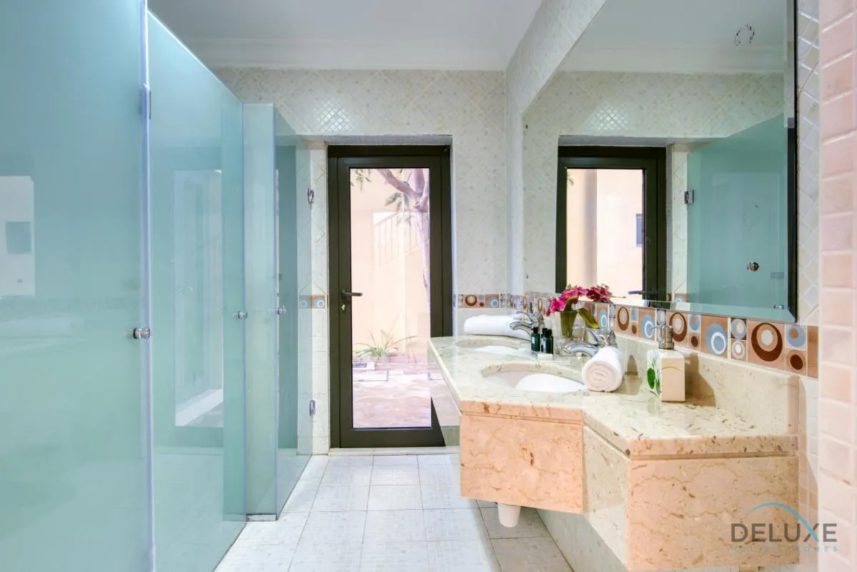 Prestigious 5BR Villa with Assistant Room and Private Pool in Frond O Palm Jumeirah by Deluxe Holiday Homes - 3