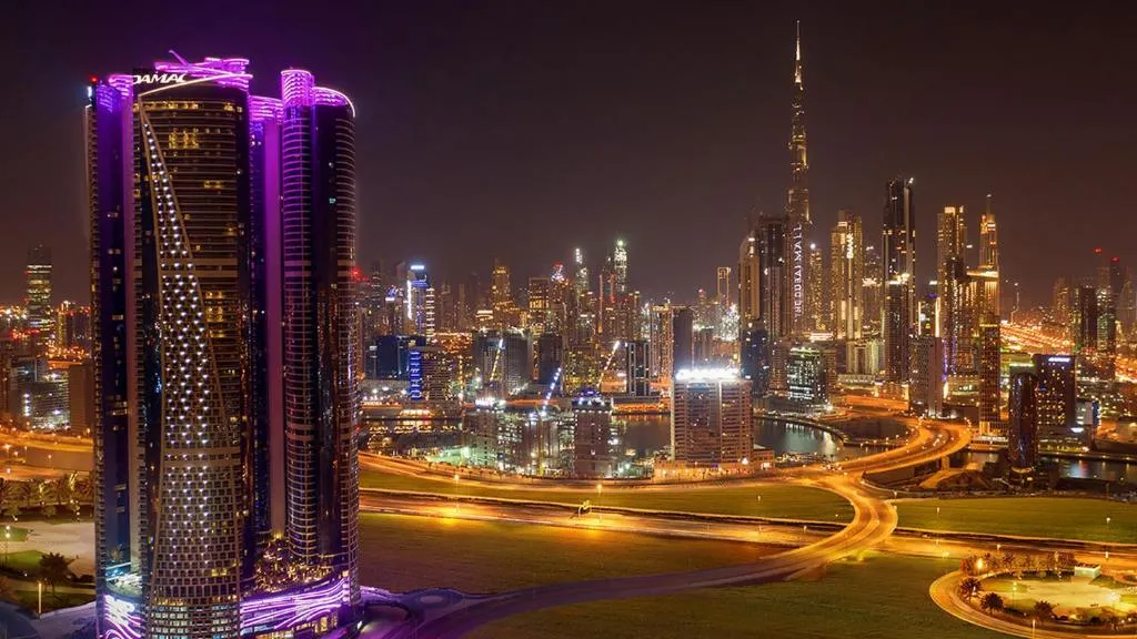 Quill Residence at Paramount Towers 3 BR Creek View