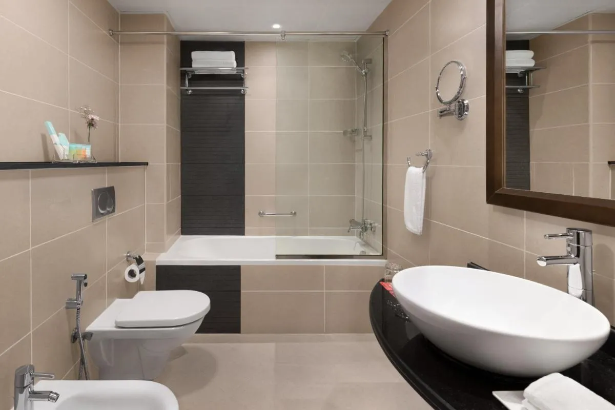 Ramada by Wyndham Dubai Deira - 3