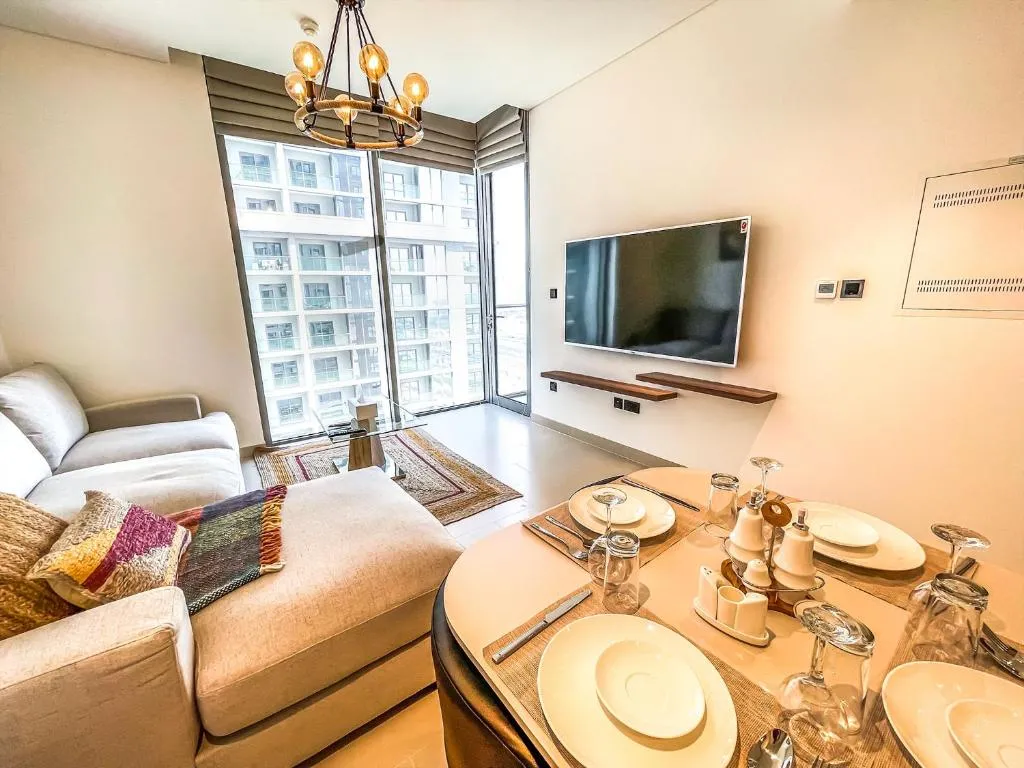 STAY BY LATINEM Luxury 1BR Holiday Home CV B1304 Near Burj Khalifa