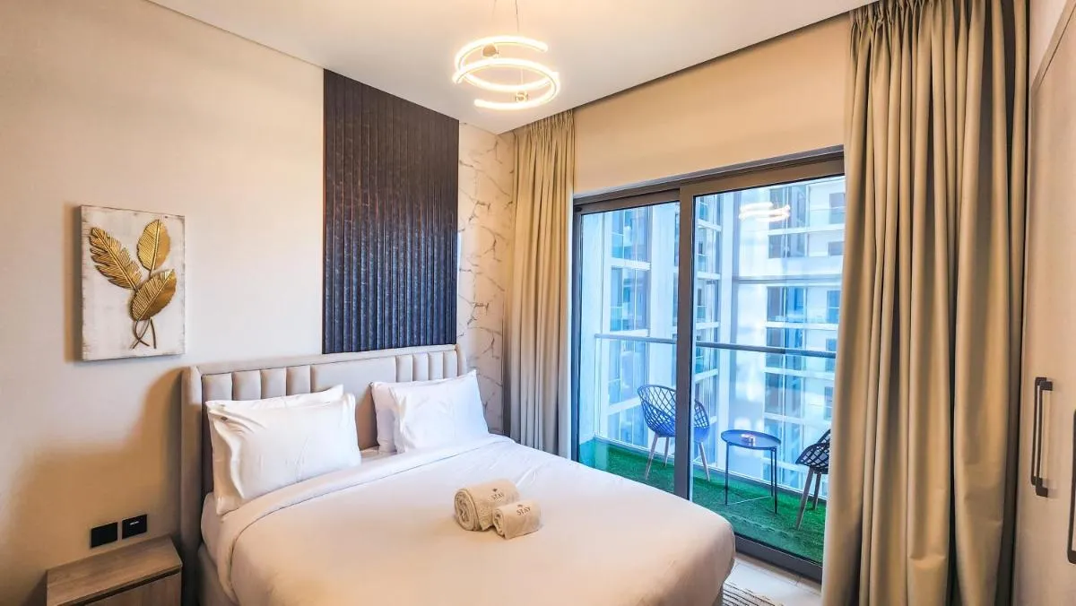 STAY BY LATINEM Luxury 1BR Holiday Home CVR B1602 near Burj Khalifa - 2