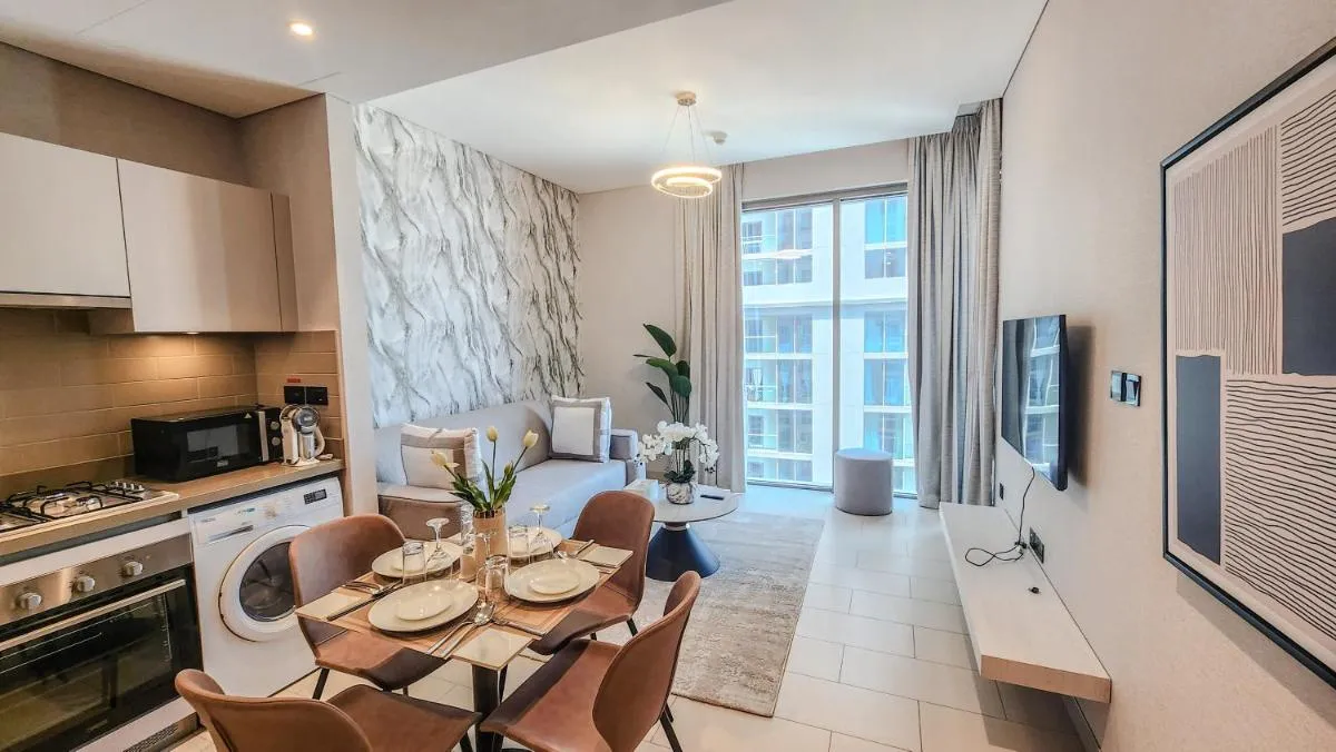 STAY BY LATINEM Luxury 1BR Holiday Home CVR B1603 near Burj Khalifa