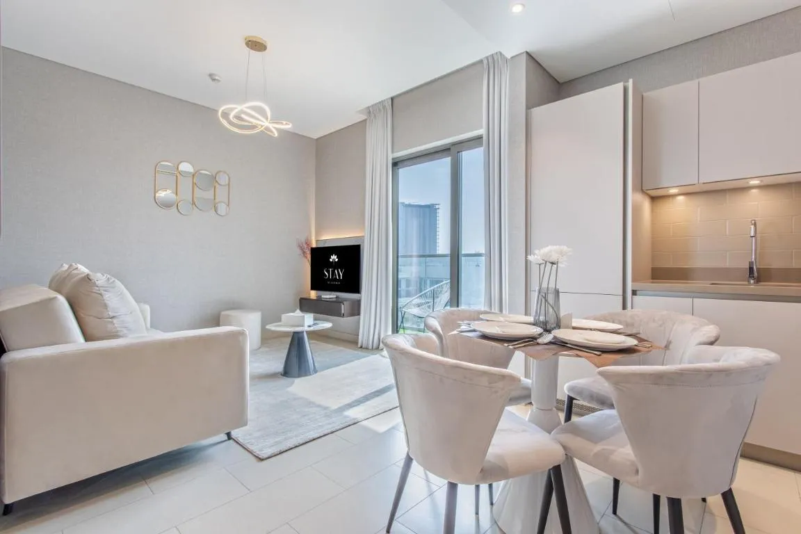 STAY BY LATINEM Luxury 1BR Holiday Home CVR B209 near Burj Khalifa
