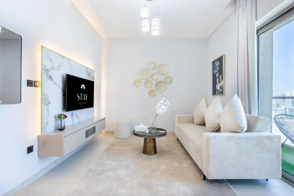 STAY BY LATINEM Luxury 1BR Holiday Home CVR B2704 near Burj Khalifa