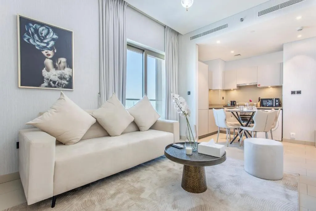 STAY BY LATINEM Luxury 1BR Holiday Home CVR B2704 near Burj Khalifa - 2