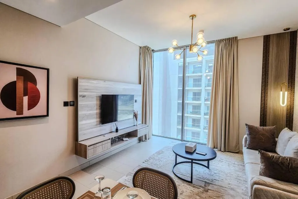 STAY BY LATINEM Luxury 1BR Holiday Home CVR B3102 near Burj Khalifa