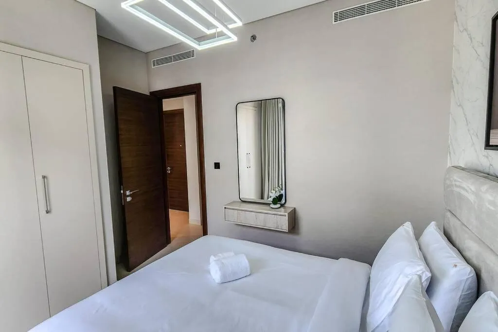 STAY BY LATINEM Luxury 1BR Holiday Home CVR B3102 near Burj Khalifa - 3