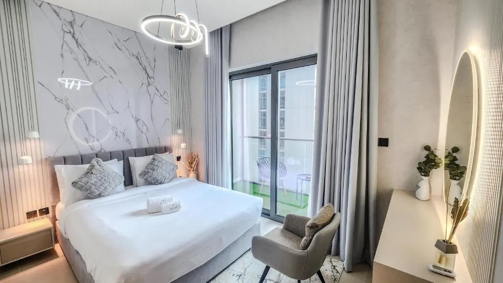 STAY BY LATINEM Luxury 2BR Holiday Home CV A2301 near Burj Khalifa - 2