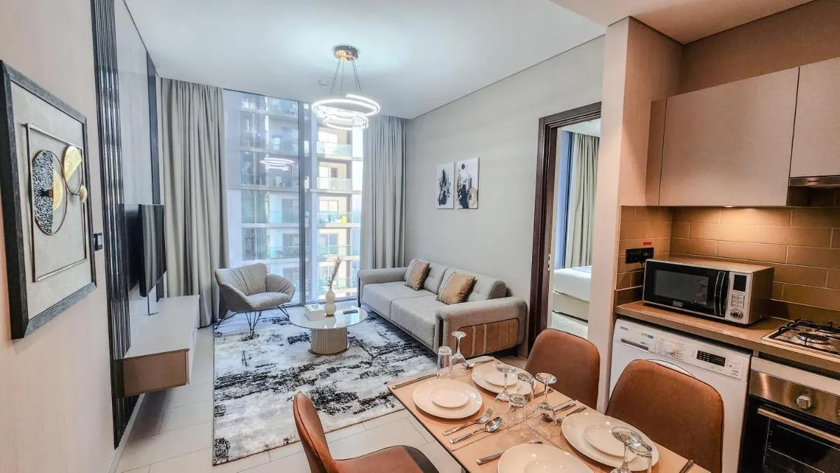 STAY BY LATINEM Luxury 2BR Holiday Home CVR B2008 near Burj Khalifa