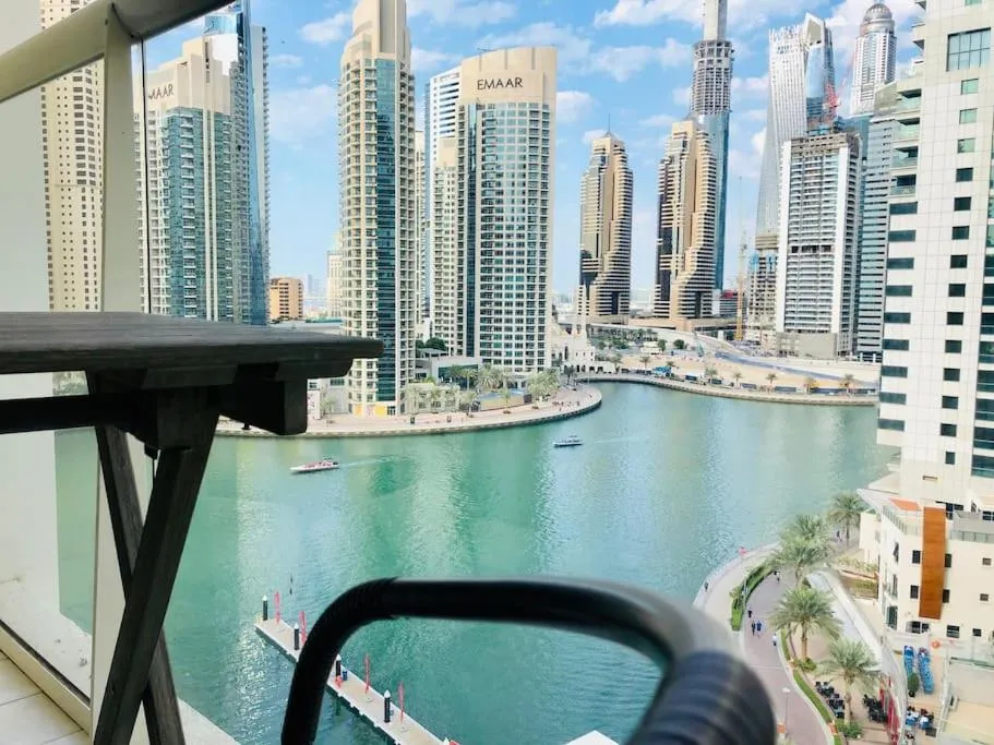 Sea Views Studio Apartment & 5 stars Dubai’s hotel access entertainments – Marina Dubai