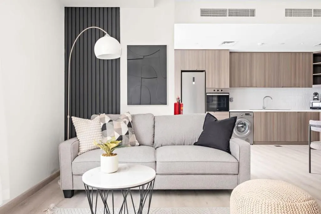 Silkhaus Chic 1BDR Near Emirates Tower Metro - 2
