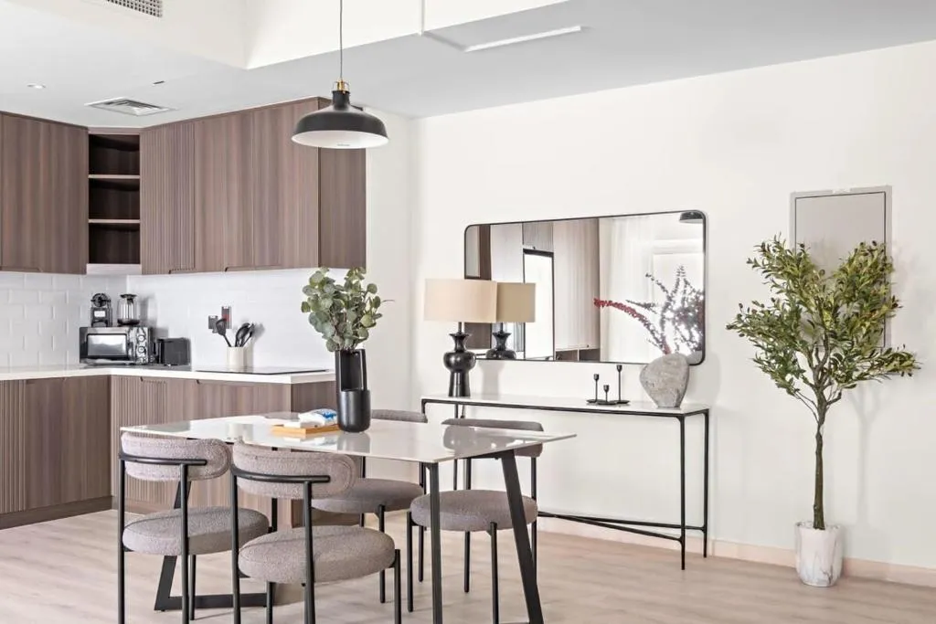 Silkhaus Chic 1BDR Near Emirates Tower Metro - 3