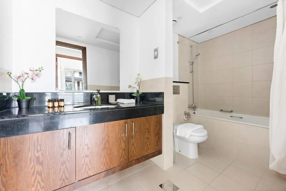 Silkhaus NEW Pad with Balcony Pool & Gym - 3