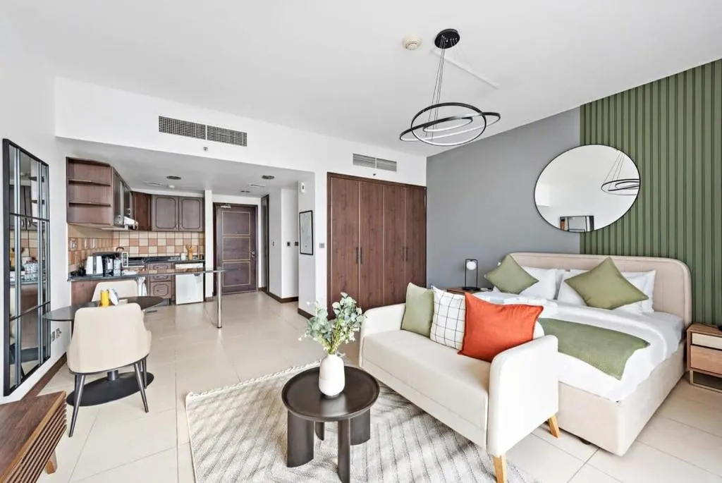 Silkhaus Spacious Studio in JLT Gym Pool - 3