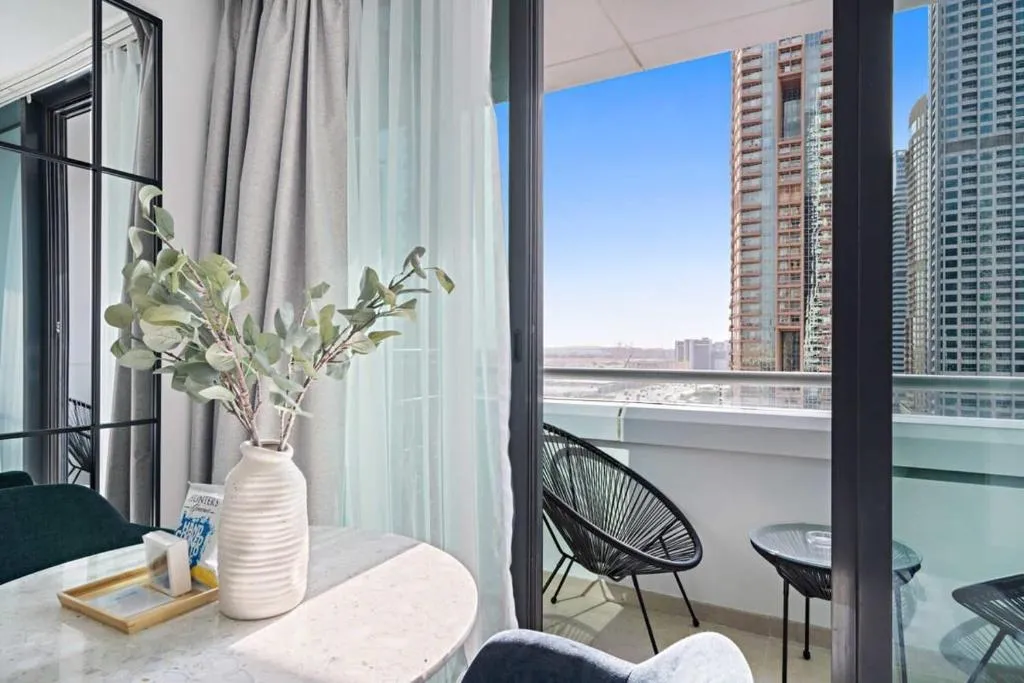 Silkhaus Spacious Studio near Almas West Lake - 2