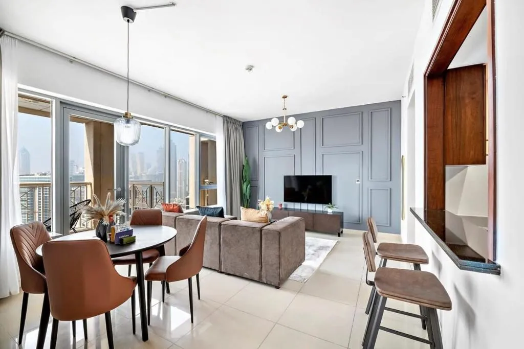 Silkhaus high floor 1BDR in heart of Downtown with pool and gym access