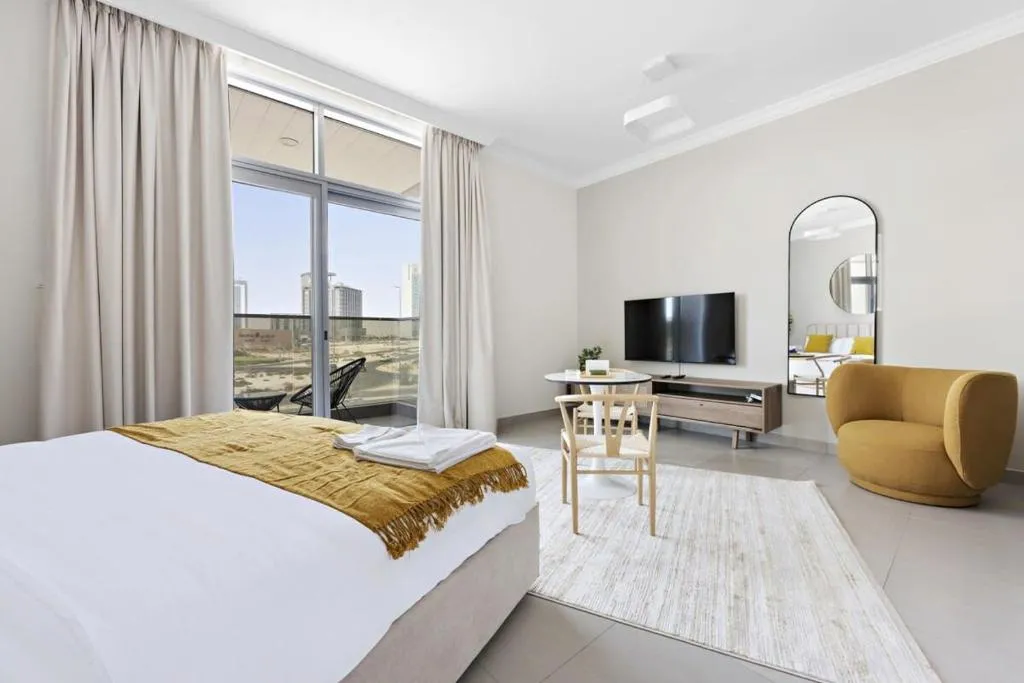 Silkhaus spacious studio in Art Gardens with gym & pool access - 2