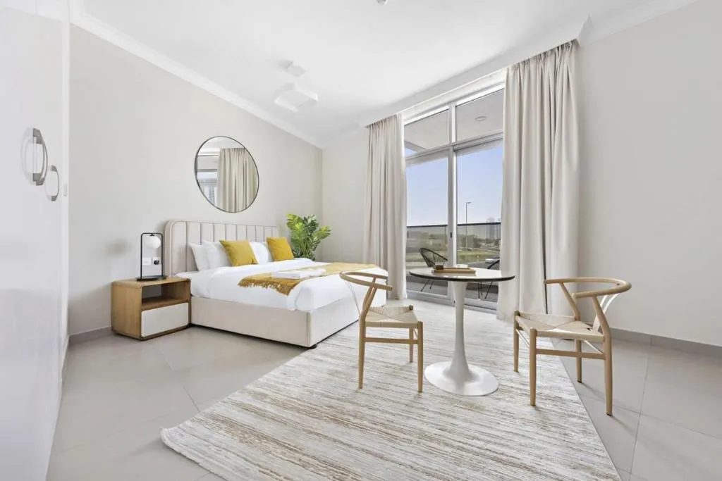 Silkhaus spacious studio in Art Gardens with gym & pool access