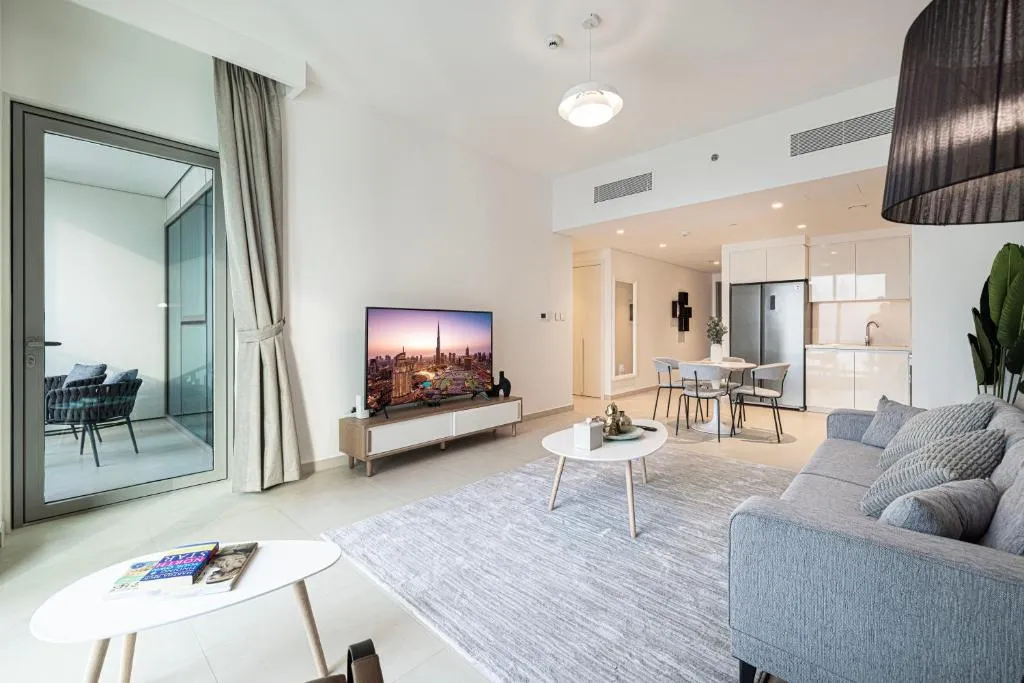 SmartStay at Downtown Views – Best Burj Khalifa View – Brand New Luxury Apartments - 3
