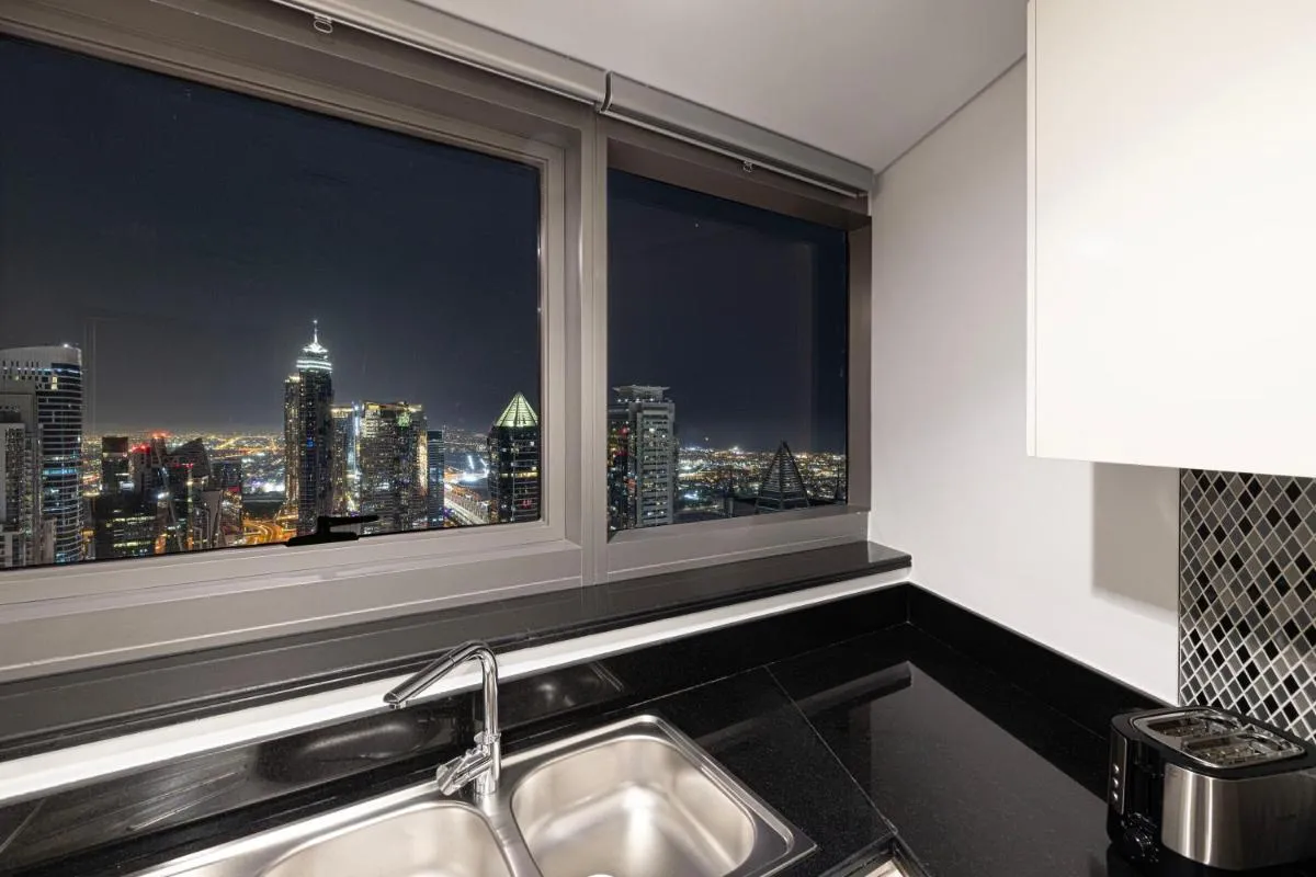 SmartStay at Paramount Tower – Sea and Downtown Views – Infinity Pool – Modern Luxury Residences - 2