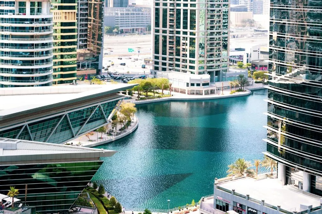 Songs of the Lake by Lagom – Bonnington Apartment Jumeirah Lake Towers,