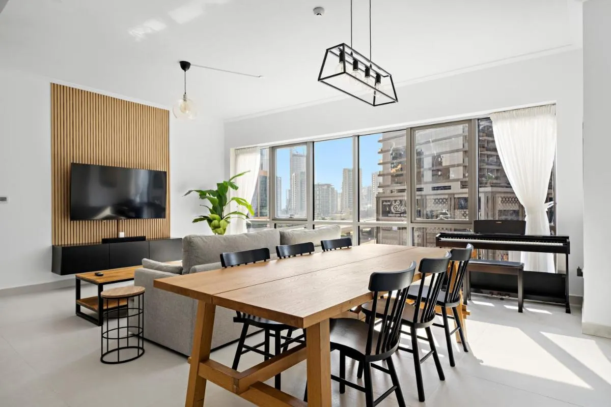 Spacious 1BR Apt Downtown Dubai - 2