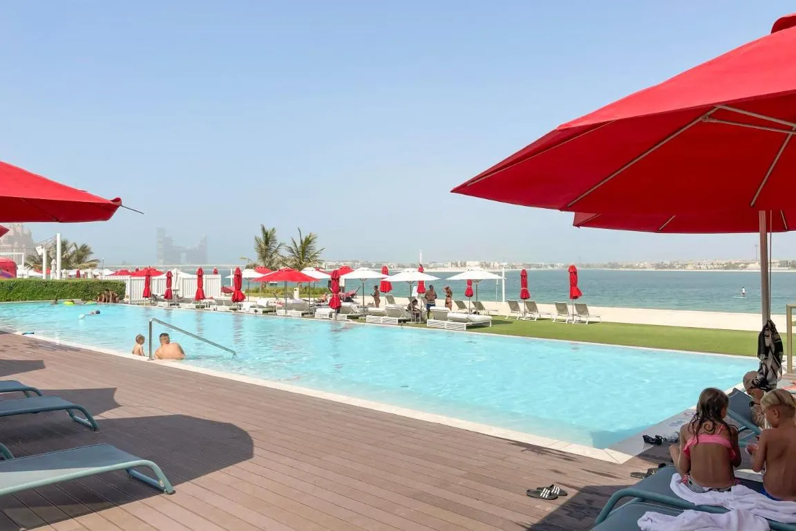 Spacious beachfront 2 bedroom apartment – The 8