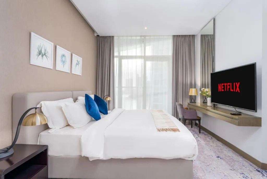 Spacious studio canal burj view - 2