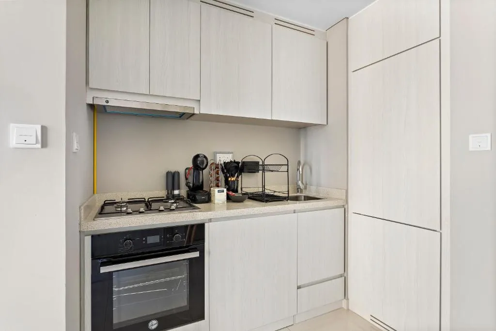 Stunning 1BR Apt Business Bay - 3