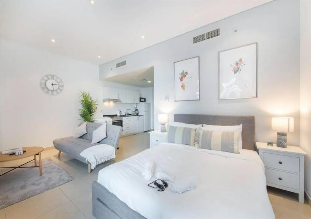 Summer Fun! Perfect Studio Unit in Dubai Marina