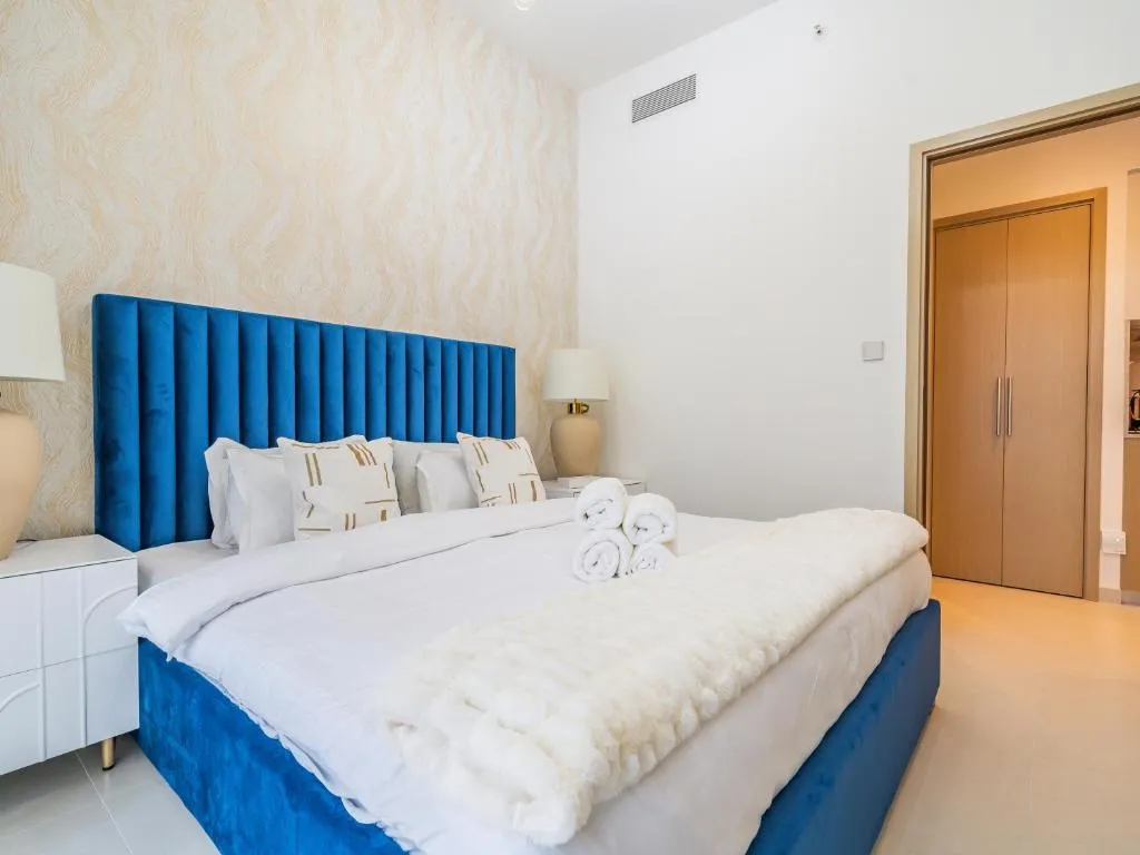 Superior 1BR In Burj Royale – Downtown Dubai - 2