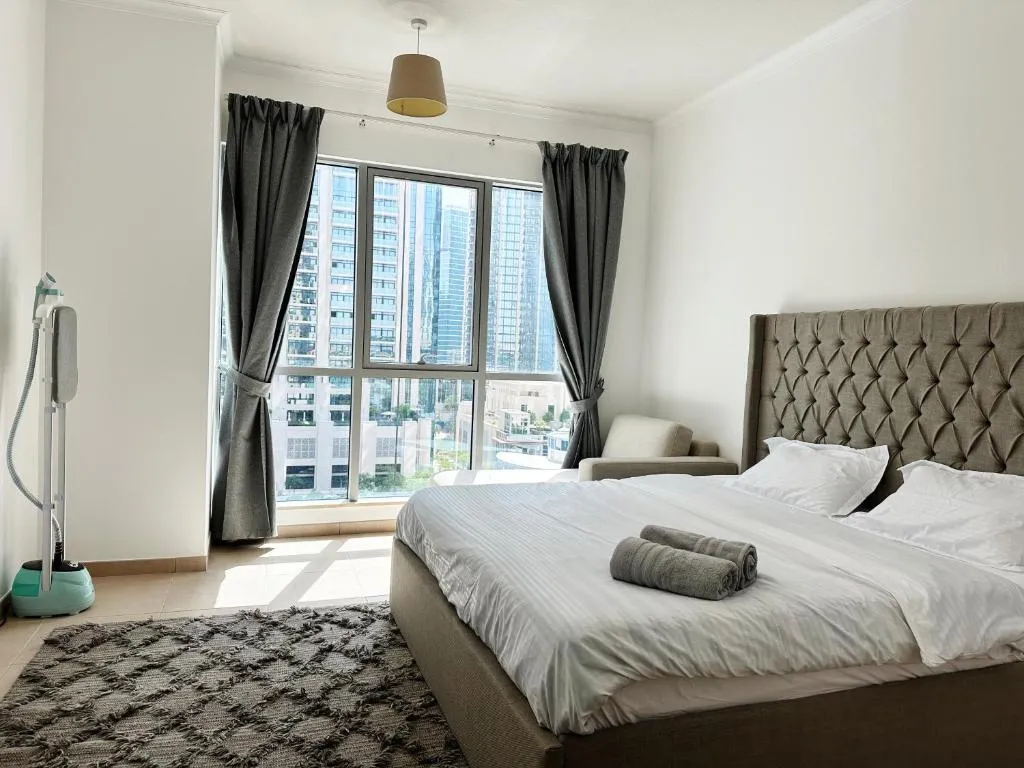 The residences 1 – luxury one bedroom apartment in Downtown – 2 mins walk to Burj Khalifa and Dubai mall - 2