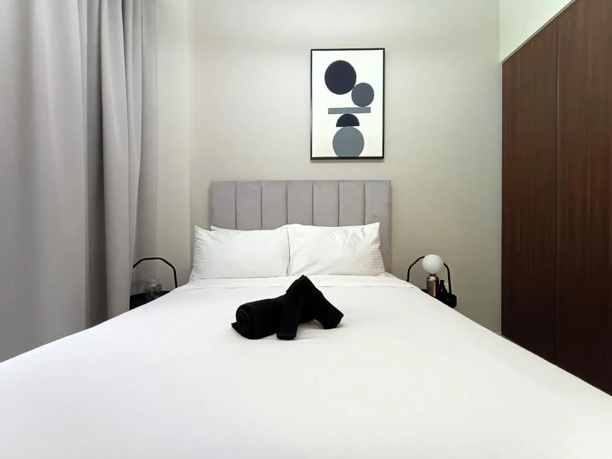 Tranquil 1 Bedroom Apt with Burj Khalifa View - 2