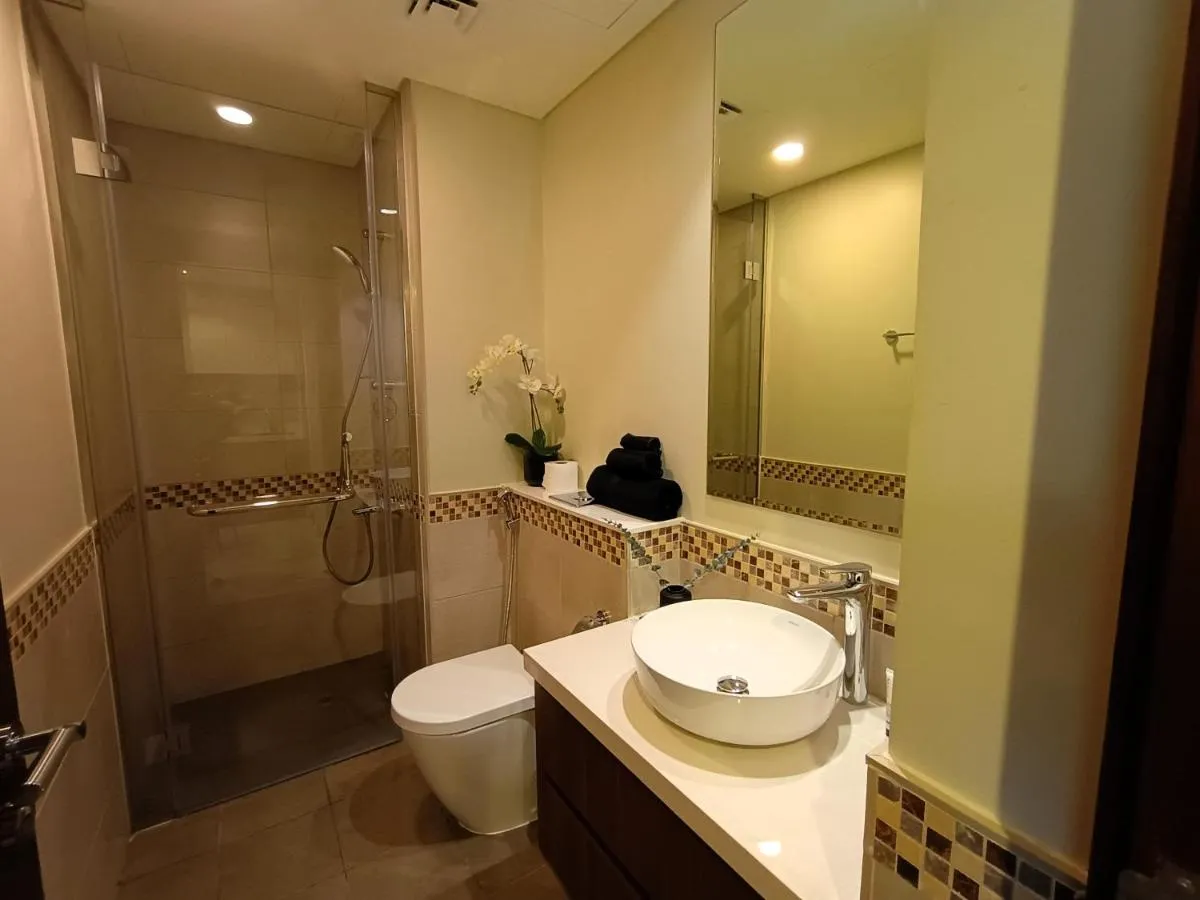 Tranquil 1 Bedroom Apt with Burj Khalifa View - 3