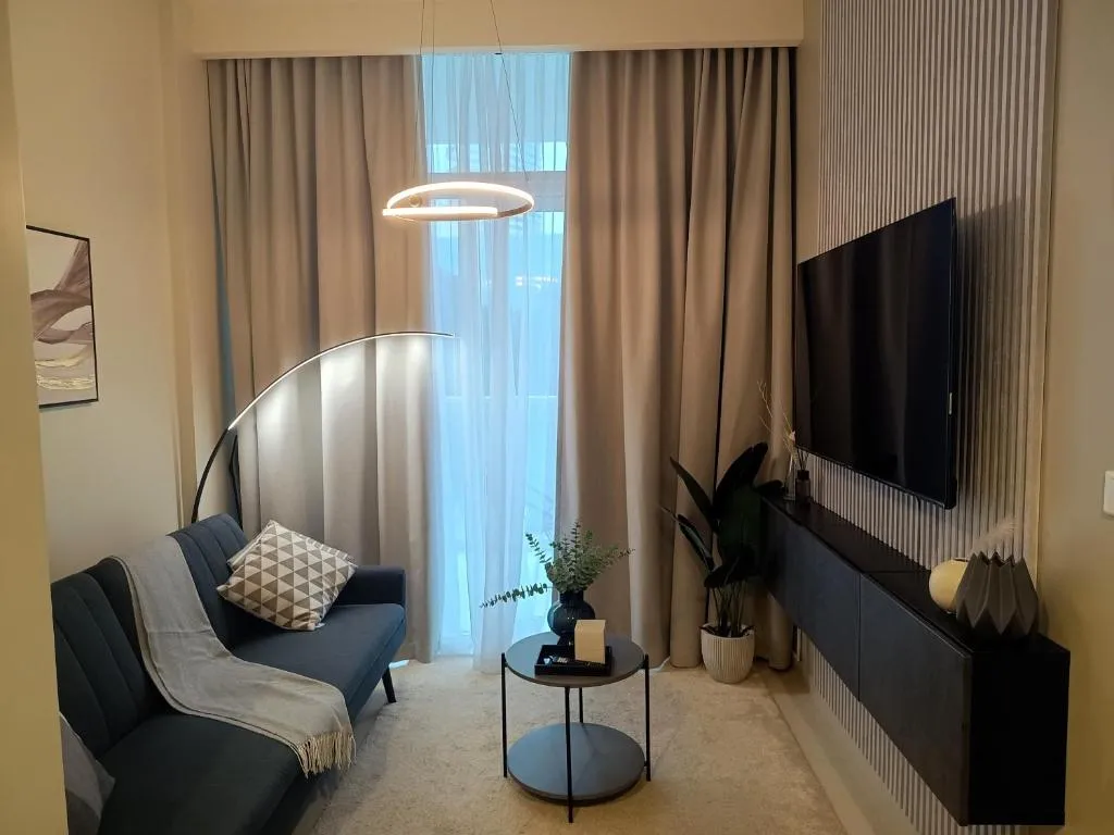 Tranquil 1 Bedroom Apt with Burj Khalifa View
