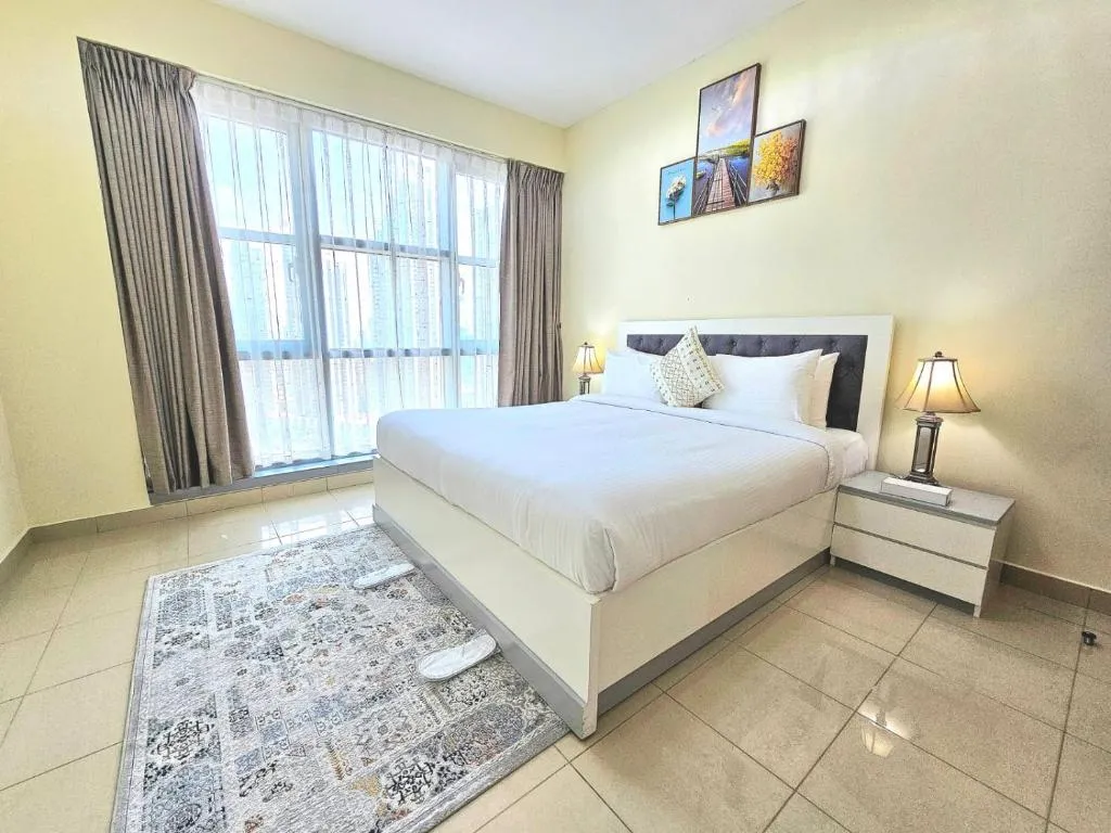 Trinity Holiday Homes – Standpoint Tower Downtown