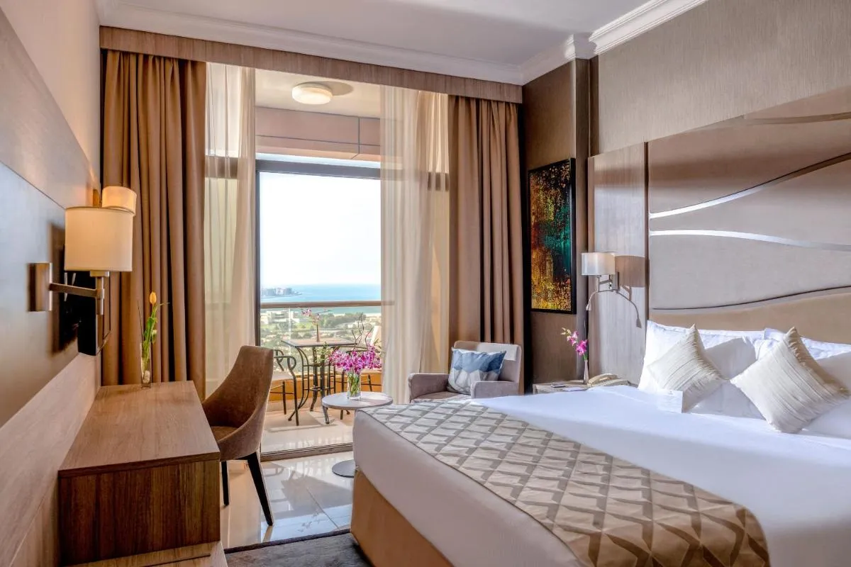 Two Seasons Hotel & Apartments - 2
