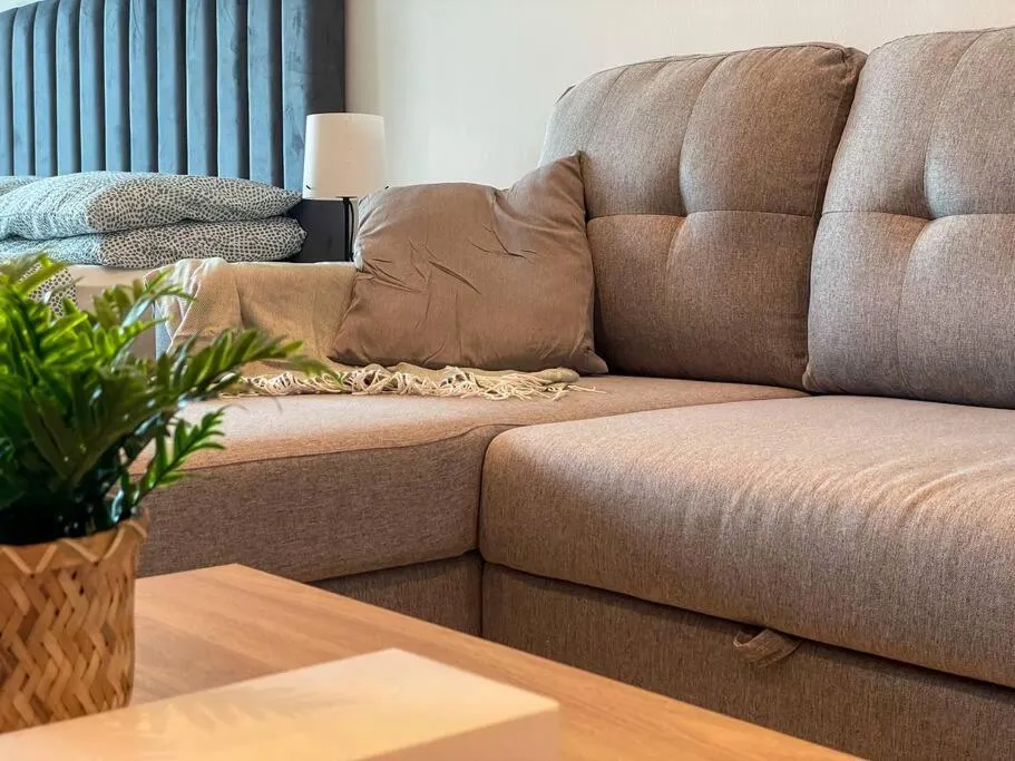 Unwind Above the Clouds, High Floor Gem near JBR, Dubai Marina & DMCC Metro - 3