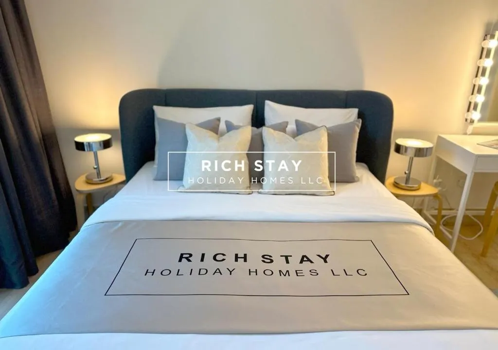 Upgraded 1BR apartment Downtown with Burj Khalifa Dubai Mall View by Rich Stay - 2