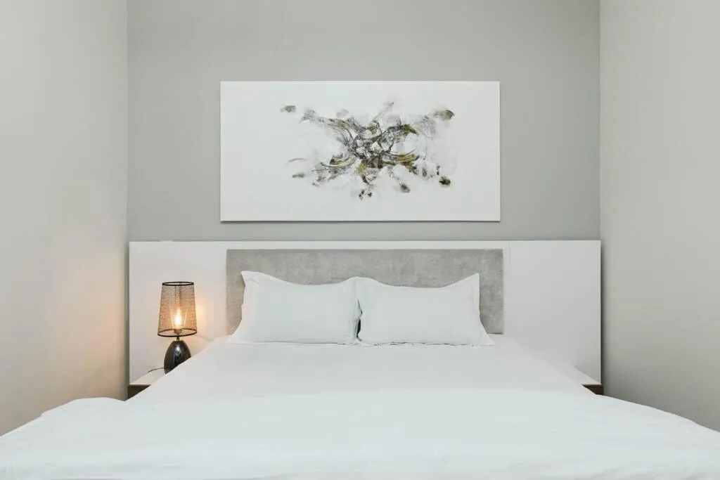 Urban Caves – Modern Urban Retreat With Wide City Views - 2