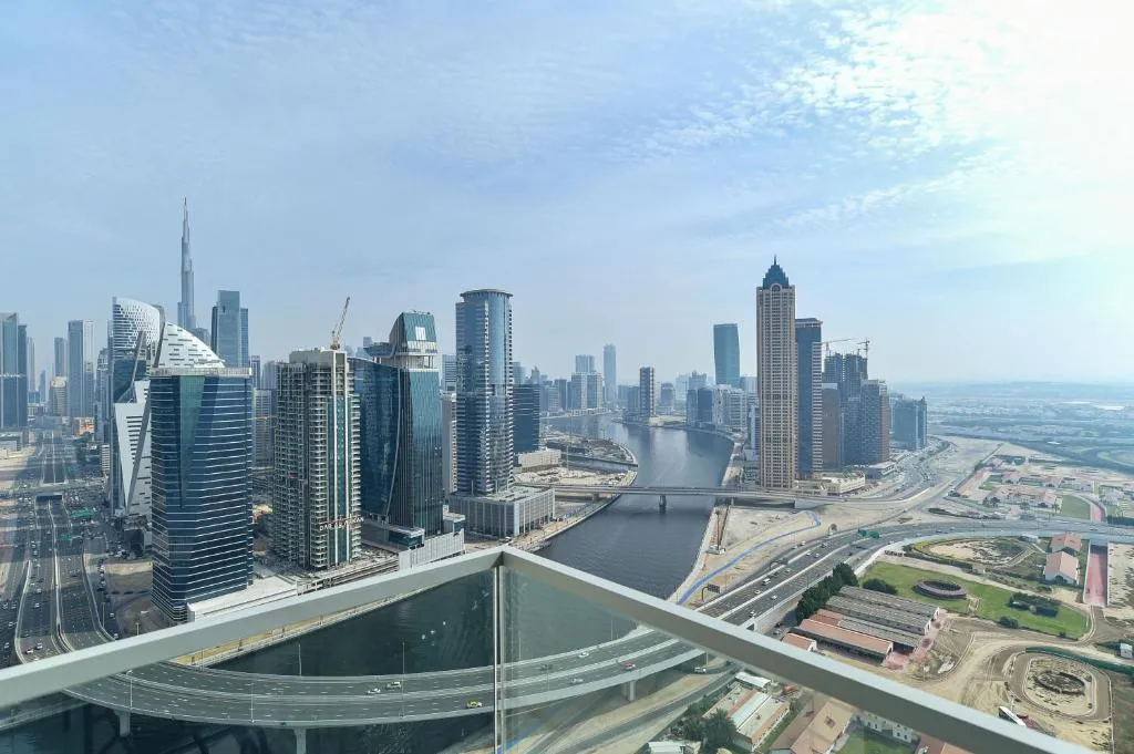 View of Canal & Burj Khalifa 1BR Large Premium Apt – Amna Tower Habtoor City - 3