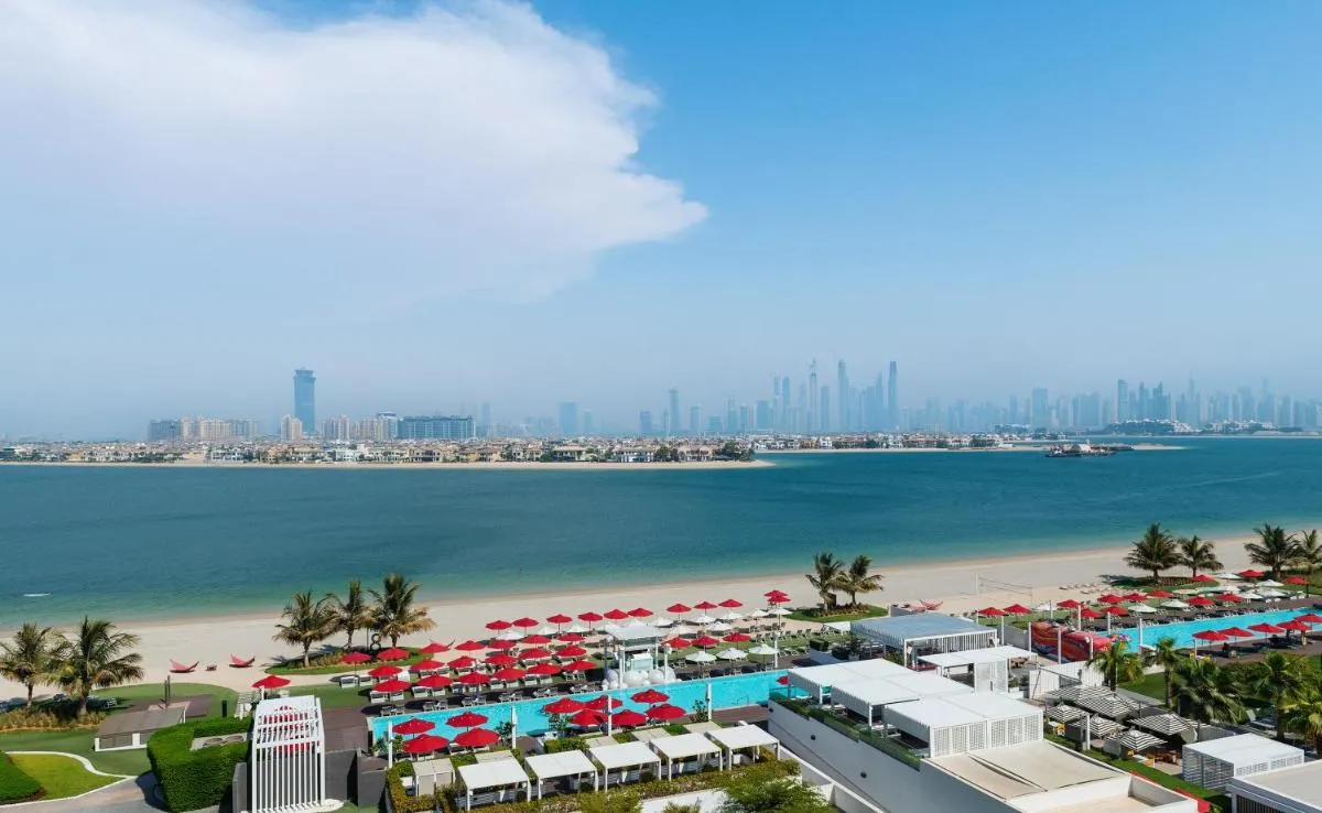 Vignette Collection Th8 Palm Dubai Beach Resort, an IHG hotel - 3