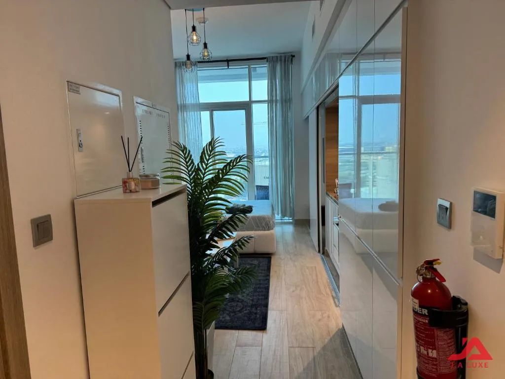 Warm Cozy Partial Sea View Studio in Dubai Marina - 2