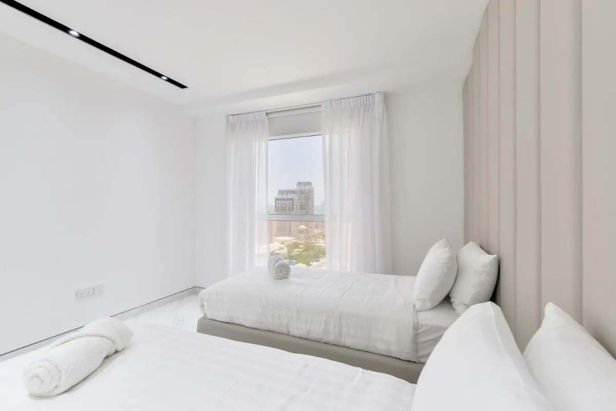 Waterfront Luxury 3BR with maids room in JBR, Dubai - 2